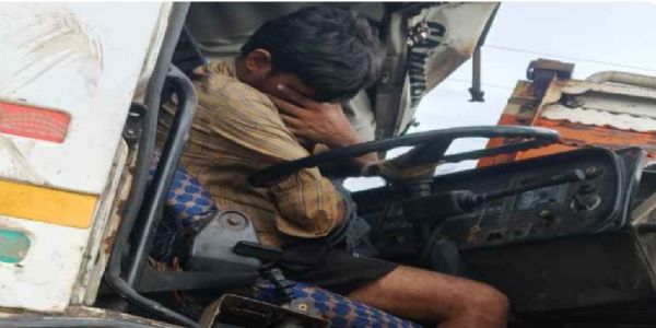 पुलिस की त्वरित कार्रवाई से गैस टैंकर चालक की बची जान