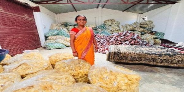 योगी सरकार ने किया सहयोग, दर्जी से उद्यमी बनीं मीरजापुर की शशिबाला