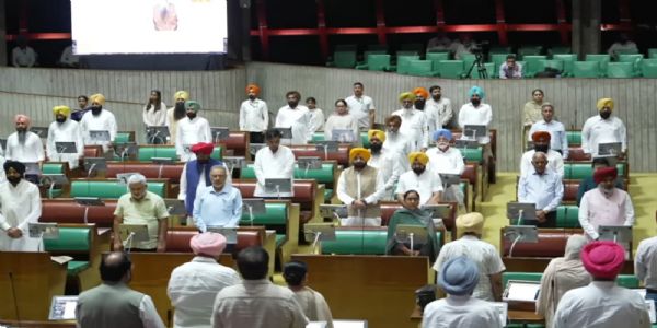पंजाबः बाढ़ में जान गंवाने वाले 59 लोगों को विधानसभा में दी गई श्रद्धांजलि