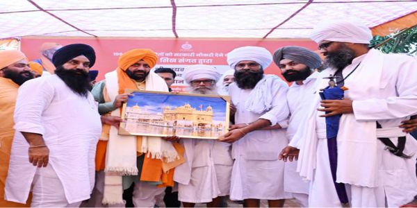 सिखों ने धर्म की रक्षा के लिए सिर कटाए पर झुके नहीं:नायब सैनी