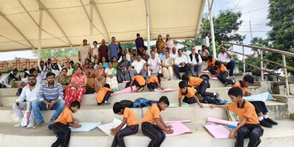 अंबिकापुर: सेवा पखवाड़ा में विद्यार्थियों ने दिखाई कला की चमक, रंगों के संग उभरी देशभक्ति की झलक