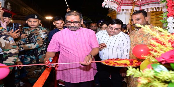 मुख्यमंत्री ने आरआर स्पोर्टिंग क्लब और पंच मंदिर दुर्गा पूजा समिति के पंडाल का किया उद्घाटन