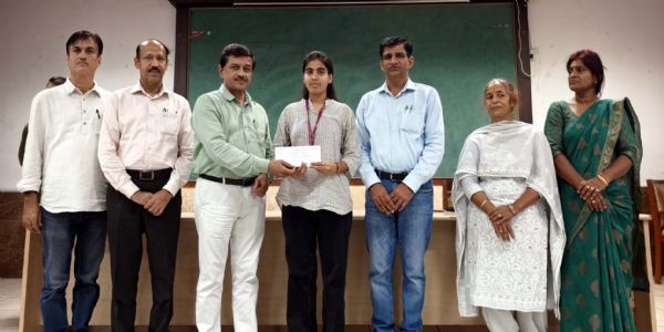 हिसार : राजकीय महाविद्यालय में लगा बाजार, पर्यावरण संरक्षण का दिया संदेश