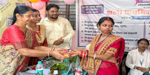 विश्व गर्भ निरोधक दिवस पर स्वस्थ नारी सशक्त परिवार के संदेश के साथ जागरूकता कार्यक्रम