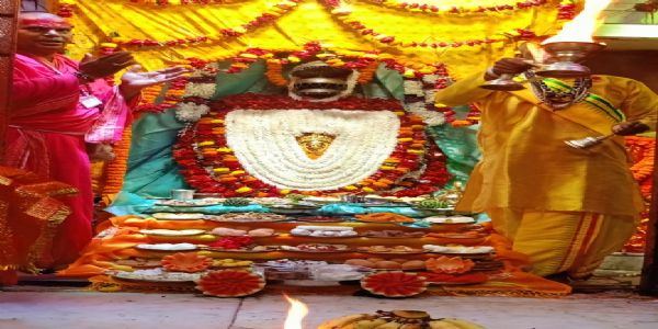नवरात्रि पर बड़ी शीतला माता दरबार में उमड़ा भक्तों का सैलाब