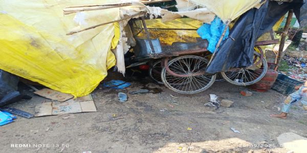 अनियंत्रित पिकअप घुसी होटल में, चाय पी रहे बुजुर्ग की मौत दो अन्य घायल
