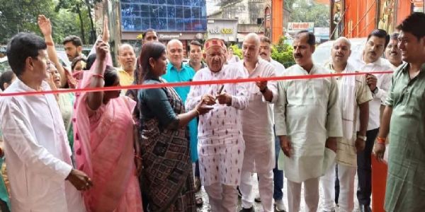 अंबिकापुर: खादी स्टॉल से गूंजा ‘वोकल फॉर लोकल’, भाजपा सरगुजा ने दिया स्वदेशी का संदेश