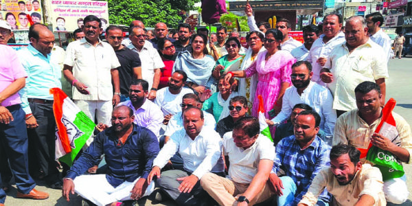पेपर लीक मामले में कांग्रेस ने किया प्रदर्शन, : सीबीआई जांच की मांग