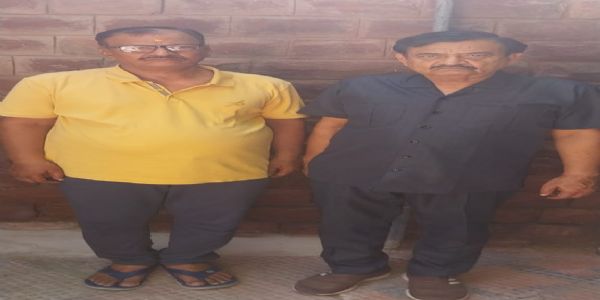 रिश्वत लेने के आरोपित इनकम टैक्स के दो अफसरों को चार-चार साल की सजा