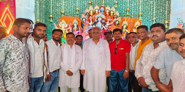 कोरबा : बस स्टैंड के दुर्गा पंडाल पहुंचे पूर्व मुख्यमंत्री भूपेश, माता रानी के दर्शन कर लिया आशीर्वाद