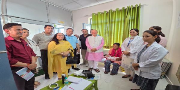सुरेश भट्ट ने किया स्वास्थ्य शिविर का निरीक्षण
