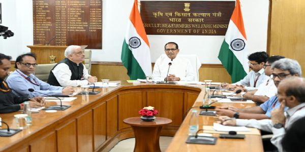 हिमाचल प्रदेश, पंजाब, उत्तराखंड के किसानों को पीएम किसान सम्मान निधि की 21वीं किस्त  जारी करते हुए शिवराज सिंबह