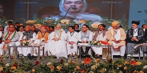 मुस्लिम राष्ट्रीय मंच की ओर से दिल्ली के तालकटोरा इंडोर स्टेडियम में आयोजित अखिल भारतीय मुस्लिम महासम्मलेन1 01