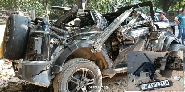 गुरुग्राम में एनएच-48 पर एग्जिट नंबर-9 के पास हुए हादसे में क्षतिग्रस्त थार गाड़ी व इनसेट में गाड़ी की नंबर प्लेट।