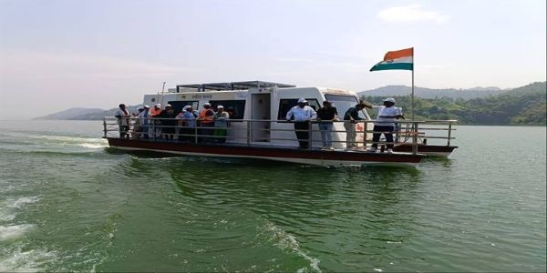 बड़वानी में ग्रीन कमांडो अभियान, स्वास्थ्य अमले ने सतपुड़ा की दुर्गम पहाड़ियों में पहुँचाई स्वास्थ्य सेवाएं