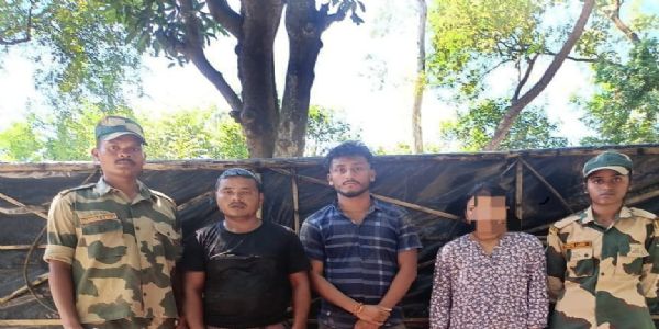 दो बांग्लादेशी घुसपैठियां सहित एक दलाल धराया