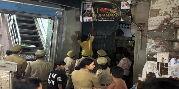 सीओ सिटी ने हटवाया मुस्लिम इलाकों से आई लव मोहम्मद के पोस्टर