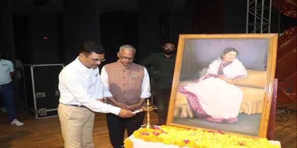 इंदौरः संभागायुक्त डॉ. खाडे ने किया राष्ट्रीय लता मंगेशकर सम्मान अलंकरण समारोह का शुभारंभ