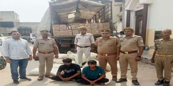 मथुरा में गुजरात के दो अंतर्राज्यीय तस्कर गिरफ्तार, 20 लाख की अंग्रेजी शराब जब्त