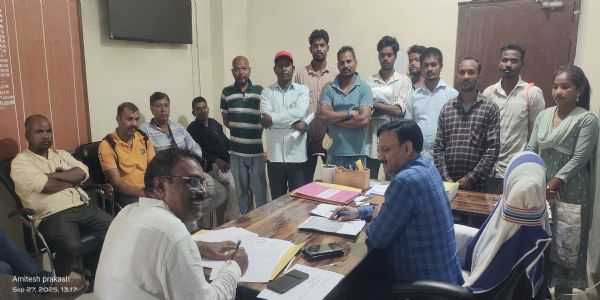 बायो मेडिकल वेस्ट फेंकने वाले प्लांट प्रबंधन और ग्रामीण से सीओ ने की पूछताछ