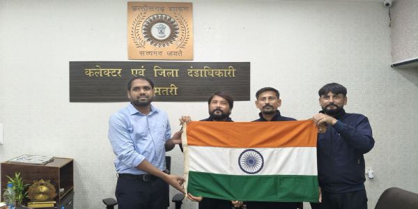 विश्व रिकार्डधारी पर्वतारोहियों ने कलेक्टर व एसपी से की मुलाकात