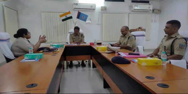 पूजा पंडालों और विसर्जन घाटों पर पर्याप्त सुरक्षा बलों की करें तैनाती : आईजी