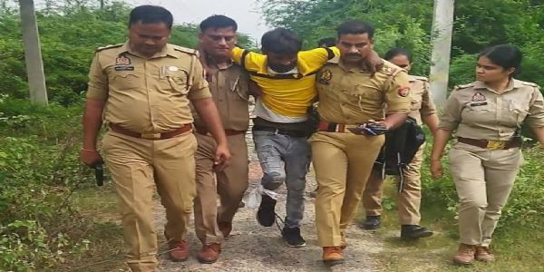 शिक्षिका से मोबाइल लूटने वाले दो बदमाश मुठभेड़ में गिरफ्तार, एक को गोली लगी