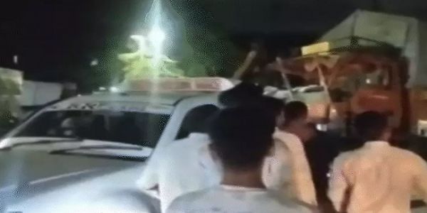 इंदौरः बेकाबू ट्रक ने कई वाहनों को मारी टक्कर, स्कूटी सवार महिला घायल