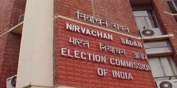 चार राजनीतिक दलों को नोटिस जारी, जवाब न देने पर होगी कार्रवाई
