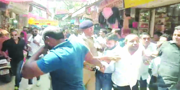 सीएम धामी का विरोध करने पहुंचे कांग्रेसियों को पुलिस ने किया गिरफ्तार