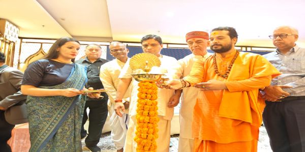 आचार्य बालकृष्ण ने किया होटल गार्डन व्यू का शुभारंभ