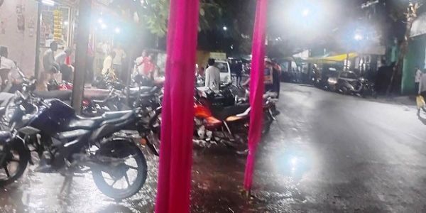 हरदा : शहर की सड़कों में फुटपाथ पर व्यापारियों का बेजा-कब्जा