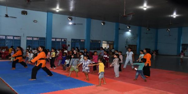 मन्दसौर : नवरात्रि में बेटियों को दिया जा रहा है आत्मरक्षा प्रशिक्षण