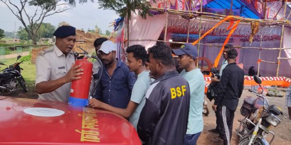 उपायुक्‍त ने दुर्गा पूजा को लेकर विधि-व्यवस्था मजबूत करने का दिया निेर्देश