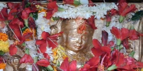शारदीय नवरात्र: मां कात्यायनी के दरबार में श्रद्धालुओं ने लगाई हाजिरी,गूंजते रहे जयकारें