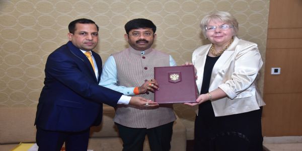 मास्को के प्रतिनिधिमंडल ने औद्योगिक विकास मंत्री नन्द गोपाल गुप्ता से मुलाकात के दौरान