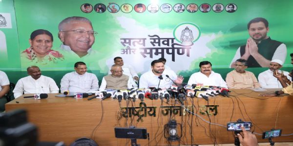 भ्रष्टाचार के धृतराष्ट्र बने हुए हैं नीतीश कुमार: तेजस्वी यादव