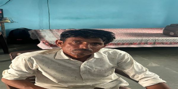 ग्राम पंचायत का प्रशासक डेढ़ लाख रुपये की रिश्वत लेते गिरफ्तार