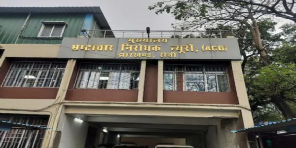 (अपडेट) एसीबी ने छापेमारी में नेक्सजेन ऑटोमोबाइल के मालिक विनय सिंह के चार ठिकानों से कई सामान किए जब्त