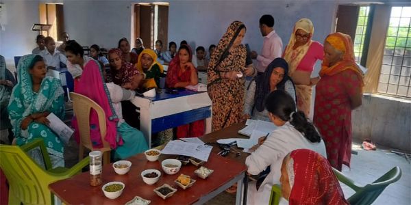 नारनौलः ‘स्वस्थ नारी सशक्त परिवार अभियान’ के तहत 105 महिलाओं ने करवाई स्वास्थ्य जांच