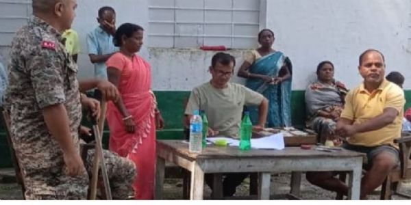 नागेश्वरी चाय बागान में कड़ी पुलिस सुरक्षा के बीच दस प्रतिशत बोनस प्रदान