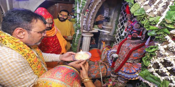 मुख्यमंत्री ने पूंछरी स्थित श्रीनाथ जी मंदिर में की पूजा—अर्चना