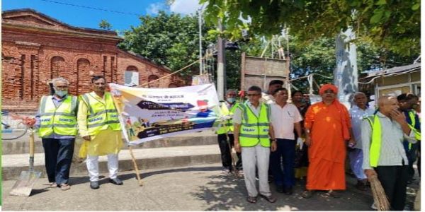 स्वच्छ भारत अभियान : मानव उत्थान सेवा समिति ने की गंगा घाटों की सफाई