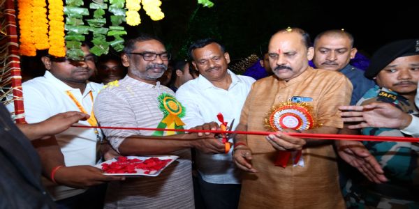 मुख्यमंत्री ने बांधगाड़ी दुर्गा पूजा समिति और हरिमती मंदिर दुर्गा पूजा समिति के पंडाल का किया उद्घाटन
