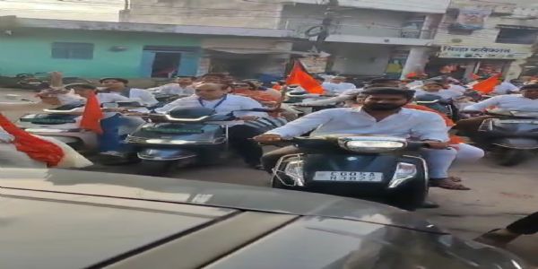 धमतरी : शहर में निकाली गई स्कूटर रैली