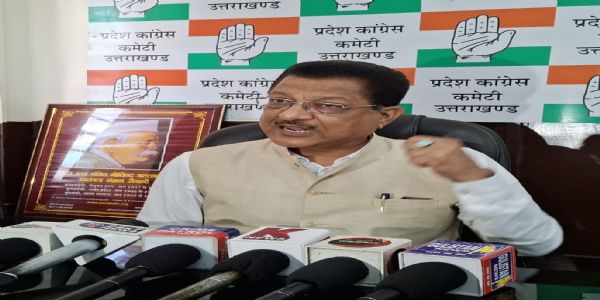 सांसद त्रिवेंद्र ने की पेपर लीक की सीबीआई जांच की पैरवी, कांग्रेस ने बोली, धन्यवाद