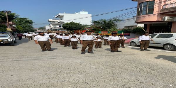 शताब्दी वर्ष में स्वयंसेवकों ने विजयादशमी के उपलक्ष्य में निकाले पथ संचलन