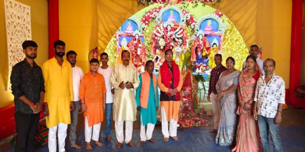 पूर्व सांसद रामटहल चौधरी ने पूजा-अर्चना कर पंडाल का किया उद्घाटन