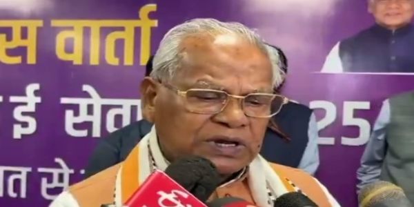 केंद्रीय मंत्री जीतन राम मांझी पत्रकारों से बातचीत करते हुए (वीडियो से ली गई फोटो)