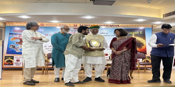 साहित्य अमृत’ के 30 साल पूरे, अर्जुन राम मेघवाल ने प्रभात प्रकाशन की सराहना की, युवा कहानीकारों को मिला सम्मान